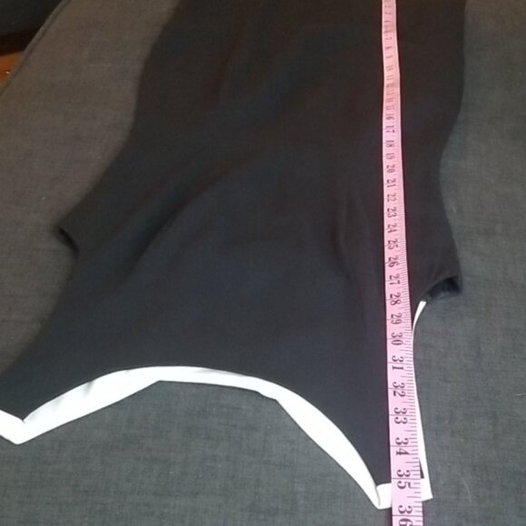 2/$25 or 3/$30 H&M Black and White Color Block Fitted Sleeveless Cocktail Dress - Picture 8 of 8